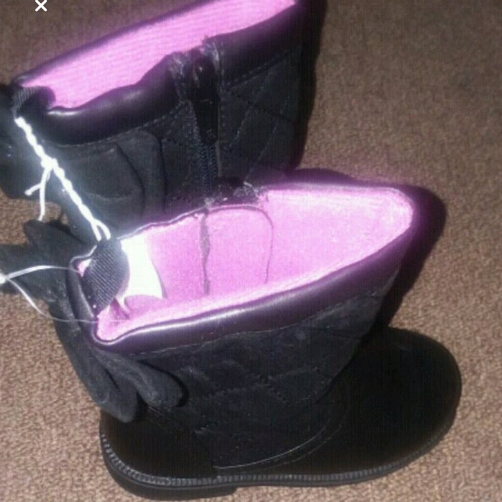 Black koala boots